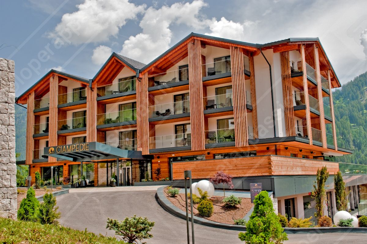 "CIAMPEDIE LUXURY HOTEL" in Val di Fassa