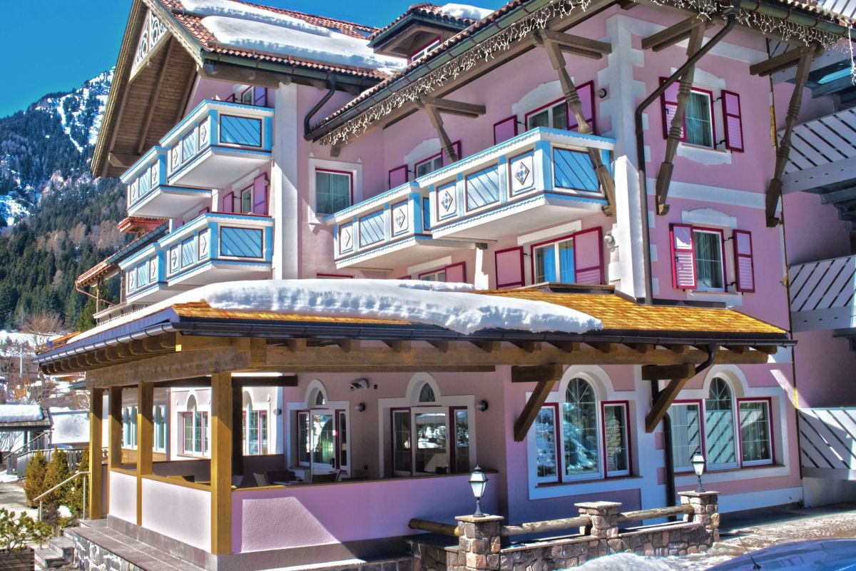 "WINTERGARTEN IN LEGNO" - HOTEL DIAMANT a Campitello di Fassa